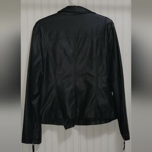 Max Studio Elegant Black Leather Jacket